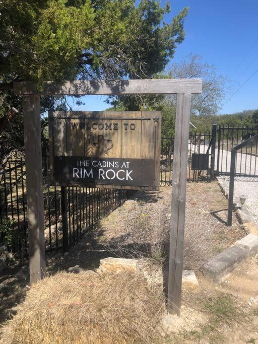 The Bobcat Cabin - The Cabins At Rim Rock Austin Dış mekan fotoğraf